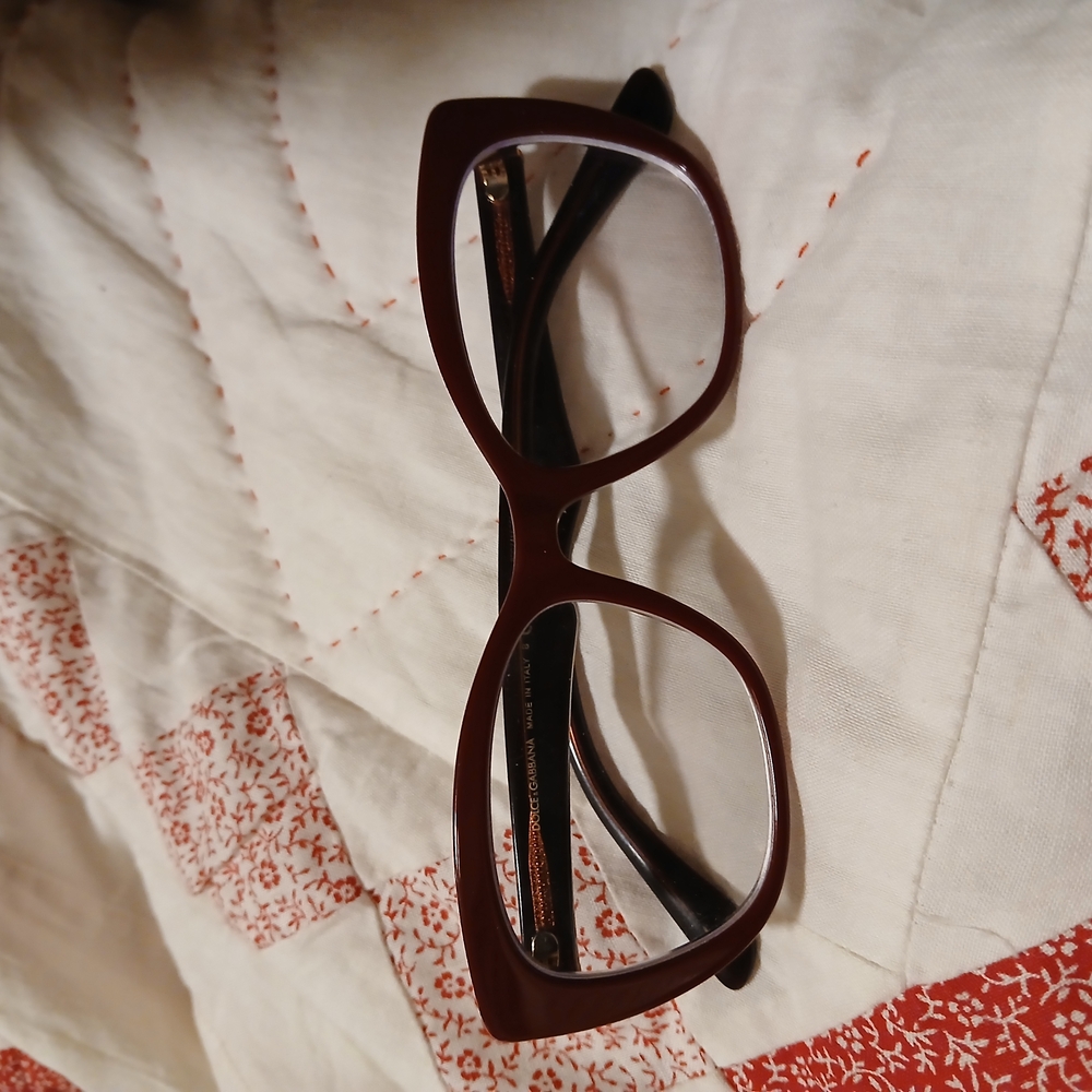 Chic Burgundy Cat-Eye Glasses